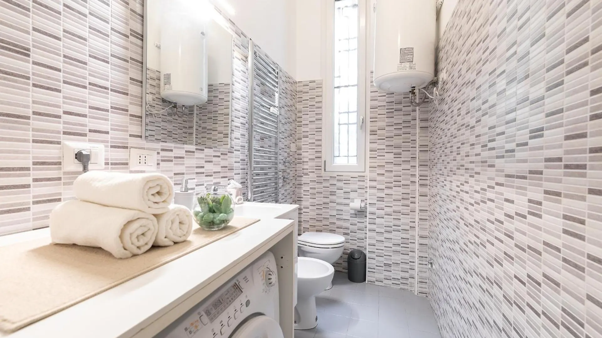 Comfortable Flat Inside Isola And Garibaldi District Apartment