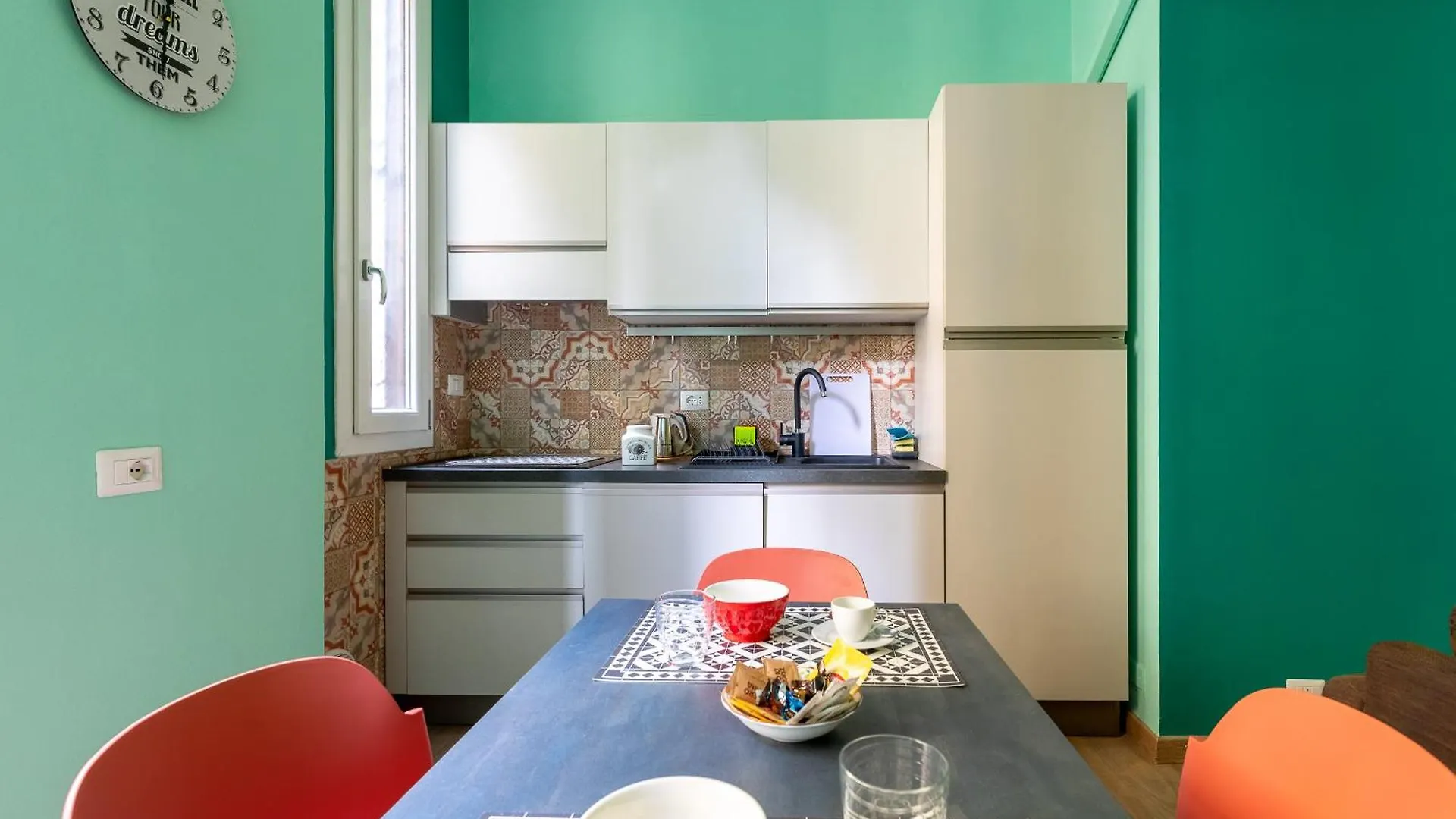 Comfortable Flat Inside Isola And Garibaldi District Apartment