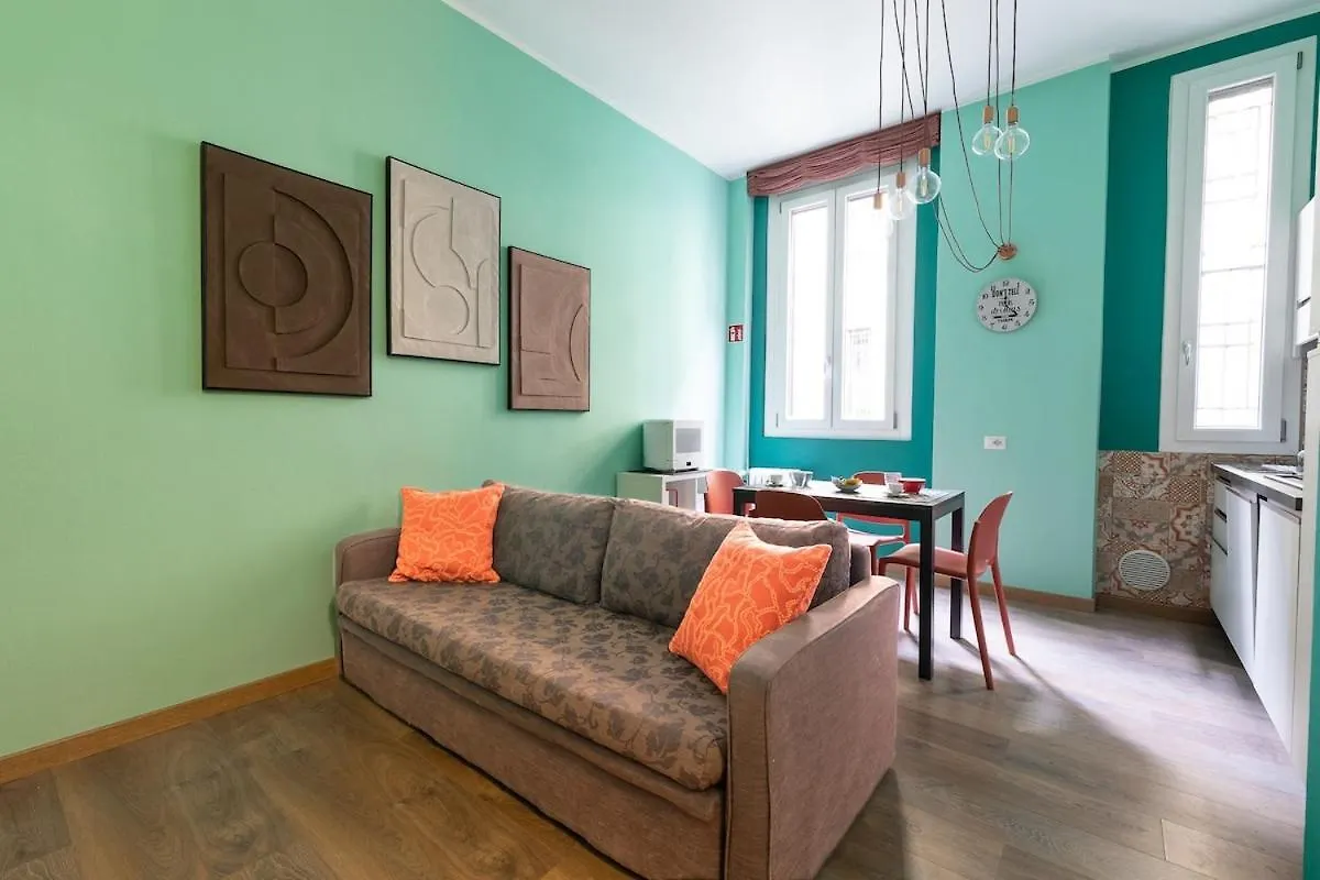 Comfortable Flat Inside Isola And Garibaldi District