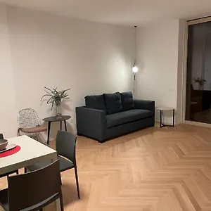 Appartement Number House - Number 10, Milan