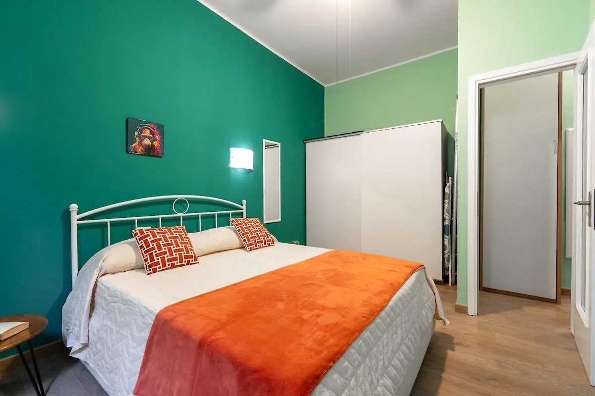 Comfortable Flat Inside Isola And Garibaldi District Italy