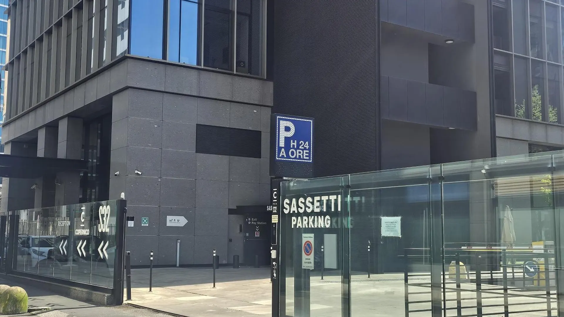 Comfortable Flat Inside Isola And Garibaldi District Italy
